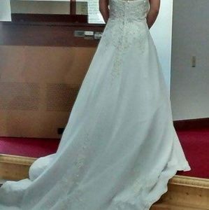 David bridal wedding dress